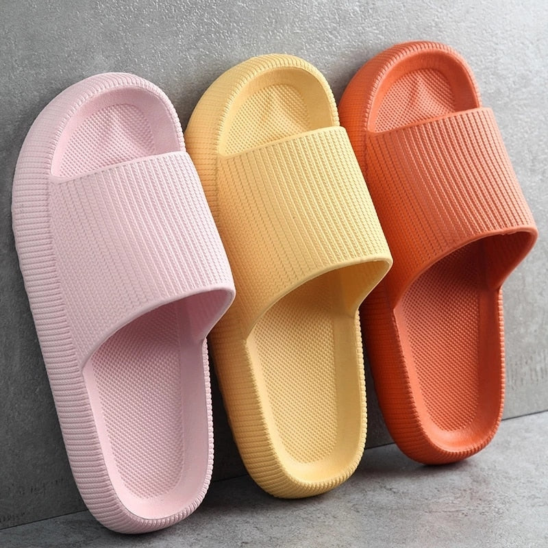 Chinelo Nuvem O conforto que seus pés merecem. Experimente a combinação perfeita de conforto, elegância e suavidade.